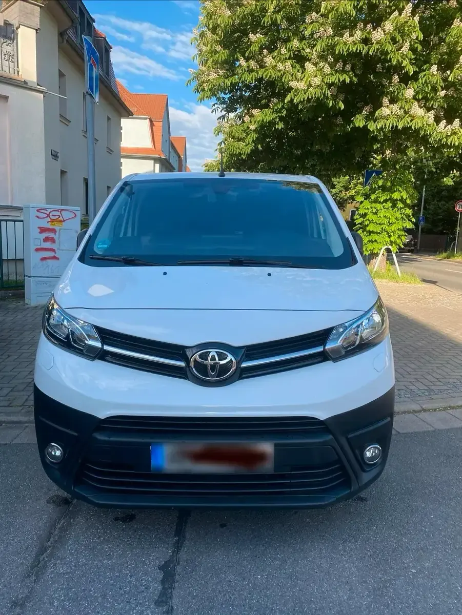 Gebraucht Toyota Proace 106 PS (77 kW) 2023 Weiß Van / Kleinbus