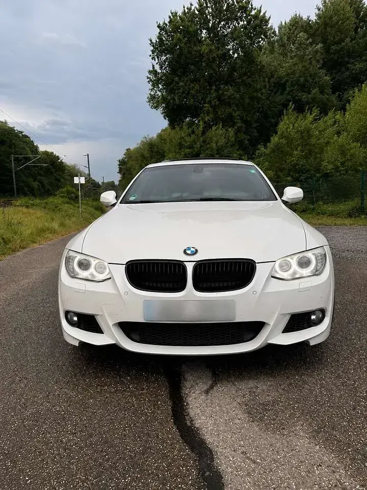 Gebraucht BMW 325 Comfort Edition 218 PS (160 kW) 2011 Weiß Coupé