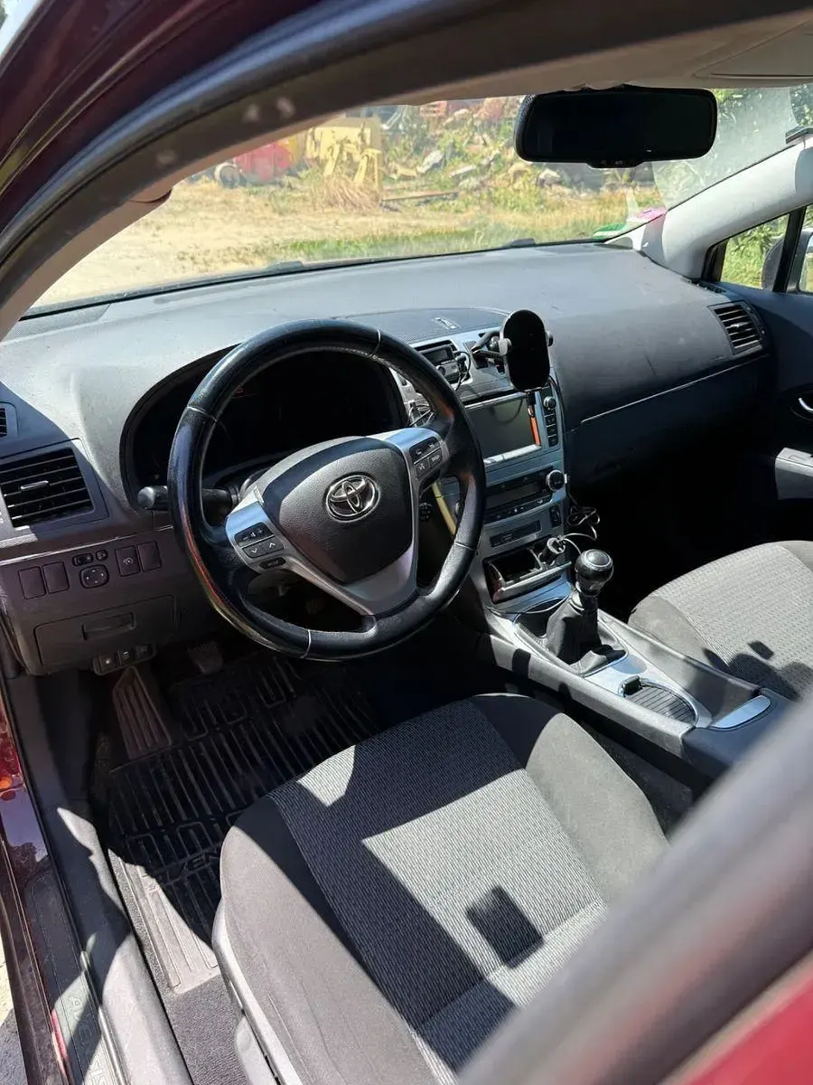 Gebraucht Toyota Avensis Life 124 PS (91 kW) 2012 Braun Kombi