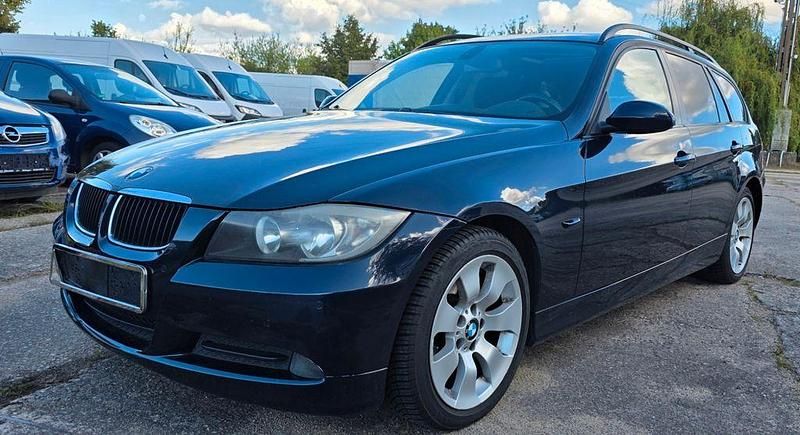 Blau Gebraucht 2006 BMW 318 Comfort Edition Kombi | 2.300 € (Guter Preis) - Bild 1/4