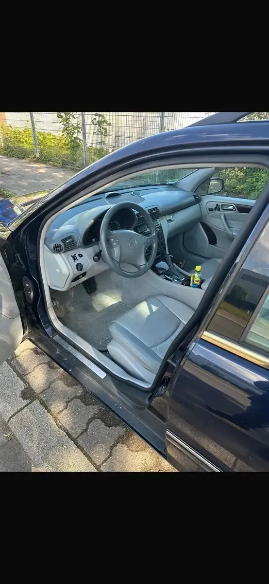 Gebraucht Mercedes C320 218 PS (160 kW) 2003 Blau Kombi