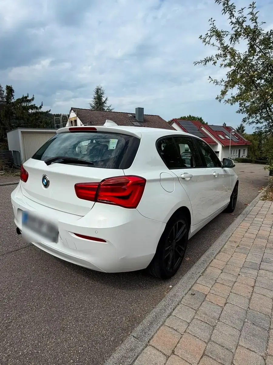 Gebraucht BMW 118 Sport Line 136 PS (100 kW) 2018 Weiß Limousine