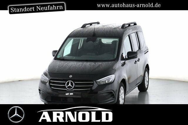 Loparitschwarz Gebraucht 2024 Mercedes 180 Progressive Limousine | 29.700 € (Fairer Preis) - Bild 1/4