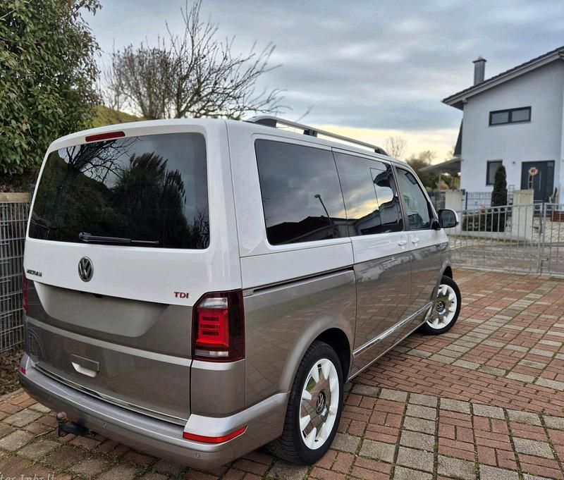 Gebraucht VW Multivan 204 PS (150 kW) 2017 Weiß Van