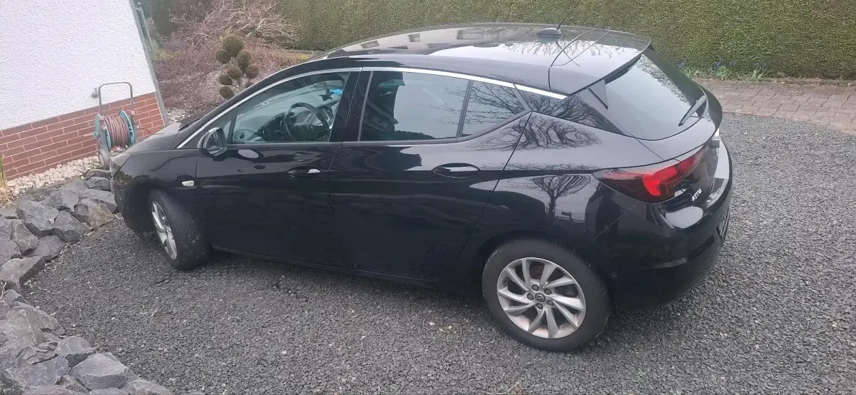 Gebraucht Opel Astra 131 PS (96 kW) 2022 Schwarz Kleinwagen