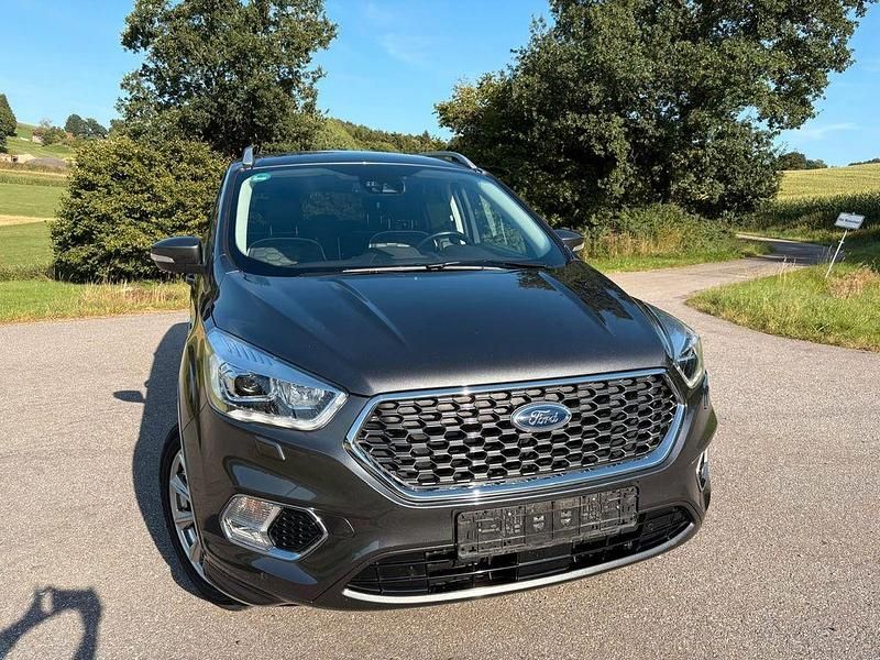 Grau Gebraucht 2018 Ford Kuga Vignale SUV | 20.490 € (Teuer) - Bild 1/4