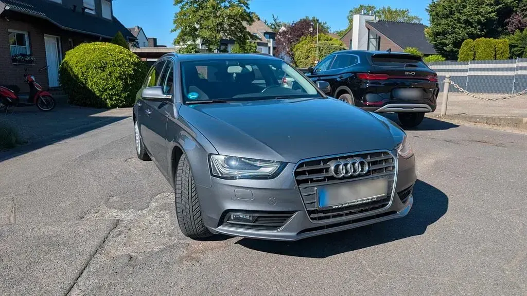 Gebraucht Audi A4 Attraction 170 PS (125 kW) 2014 Grau Kombi