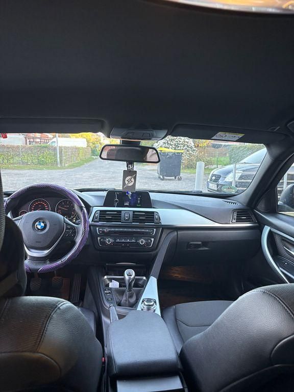 Gebraucht BMW 318 143 PS (105 kW) 2013 Blau Kombi