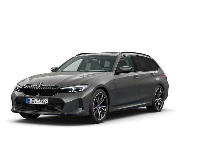 Grau Gebraucht 2022 BMW 330e M Sport Kombi | 39.630 € (Etwas zu teuer) - Bild 1/4