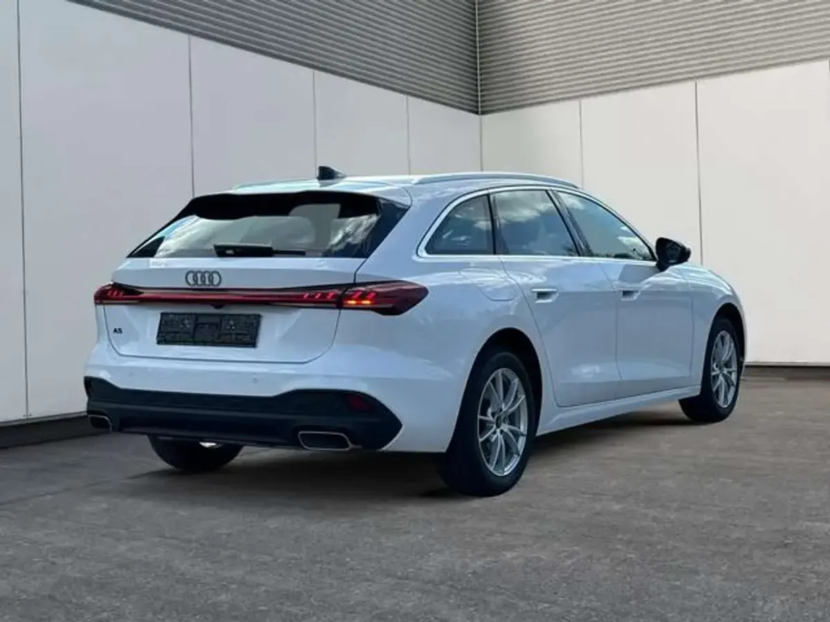 Nouă Audi A5 150 CP (110 kW) 2026 Alb Break