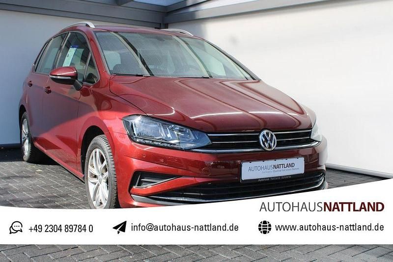 Rot Gebraucht 2018 VW Golf Sportsvan Comfortline Van / Kleinbus | 15.950 € (Guter Preis) - Bild 1/4