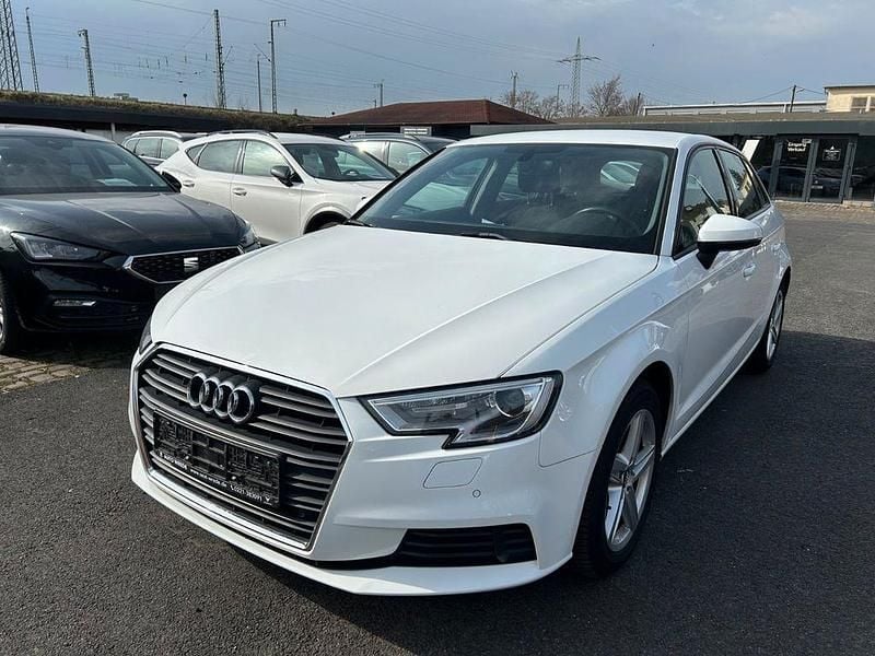 Gebraucht Audi A3 150 PS (110 kW) 2019 Weiß Limousine
