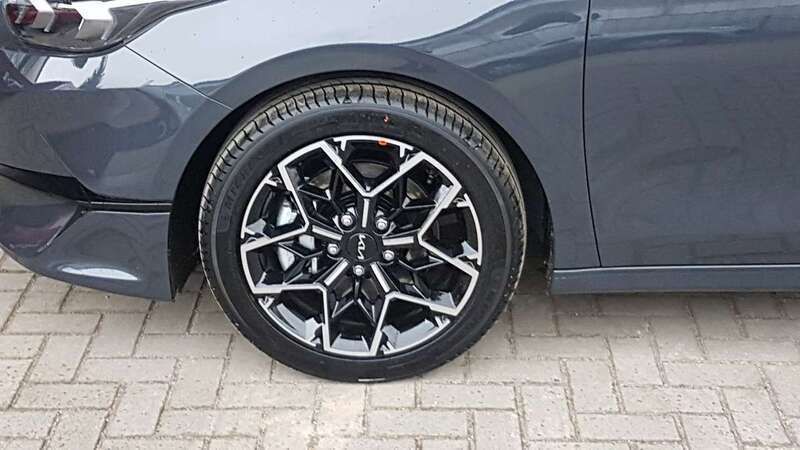 Second-hand Kia Ceed 101 CP (74 kW) 2025 Pentametal Hatchback