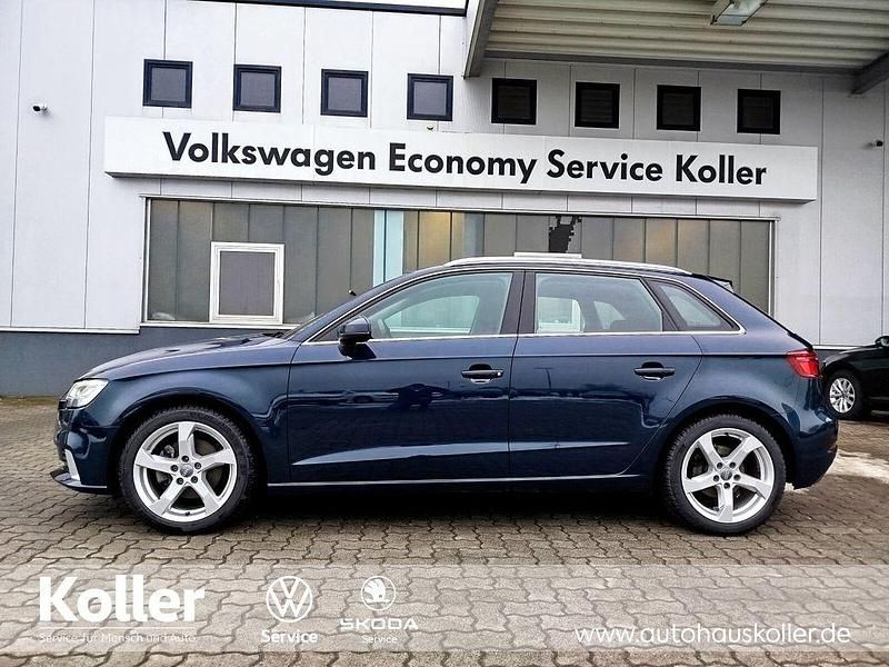 Gebraucht Audi A3 Sport 116 PS (85 kW) 2018 Blau Limousine