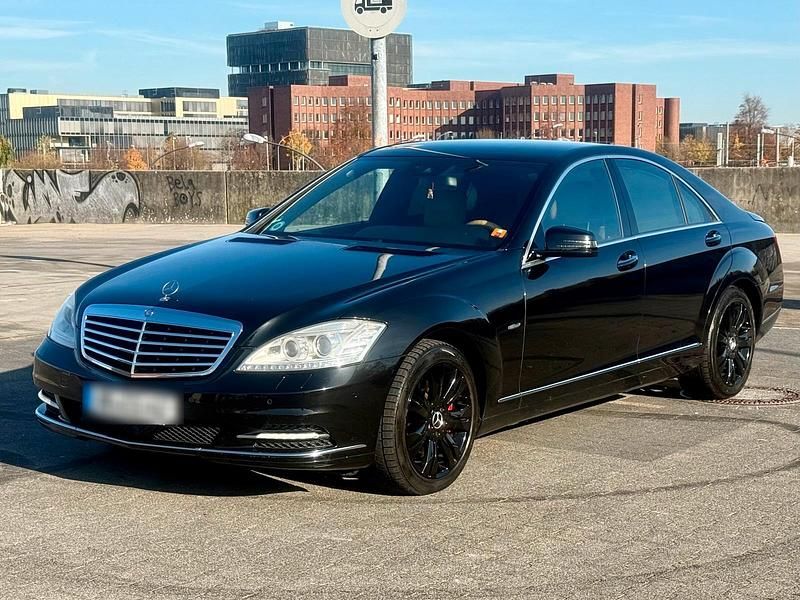 Schwarz Gebraucht 2010 Mercedes S350 Edition Limousine | 13.500 € - Bild 1/4