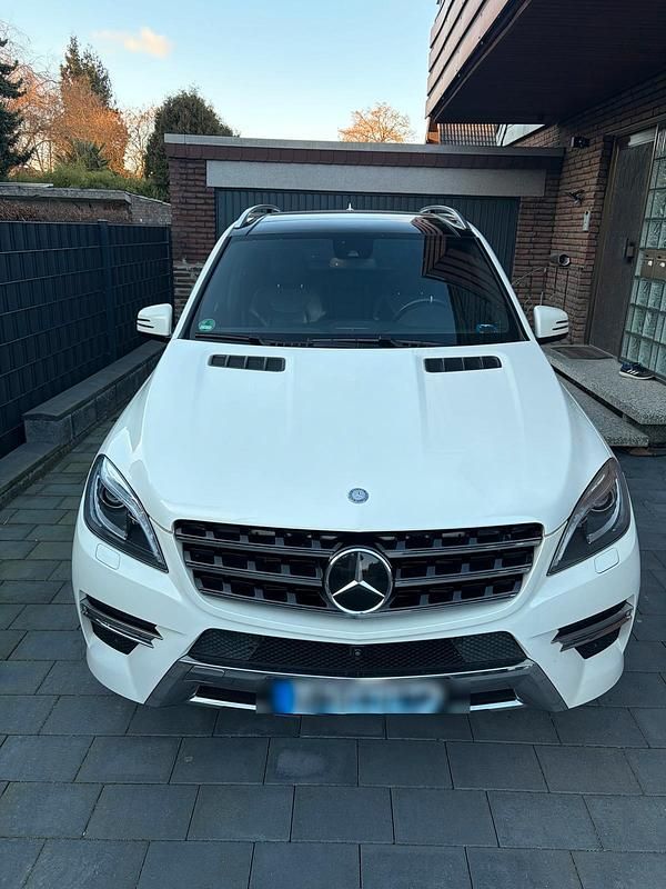 Weiß Gebraucht 2014 Mercedes ML350 AMG SUV | 24.499 € (Etwas zu teuer) - Bild 1/4
