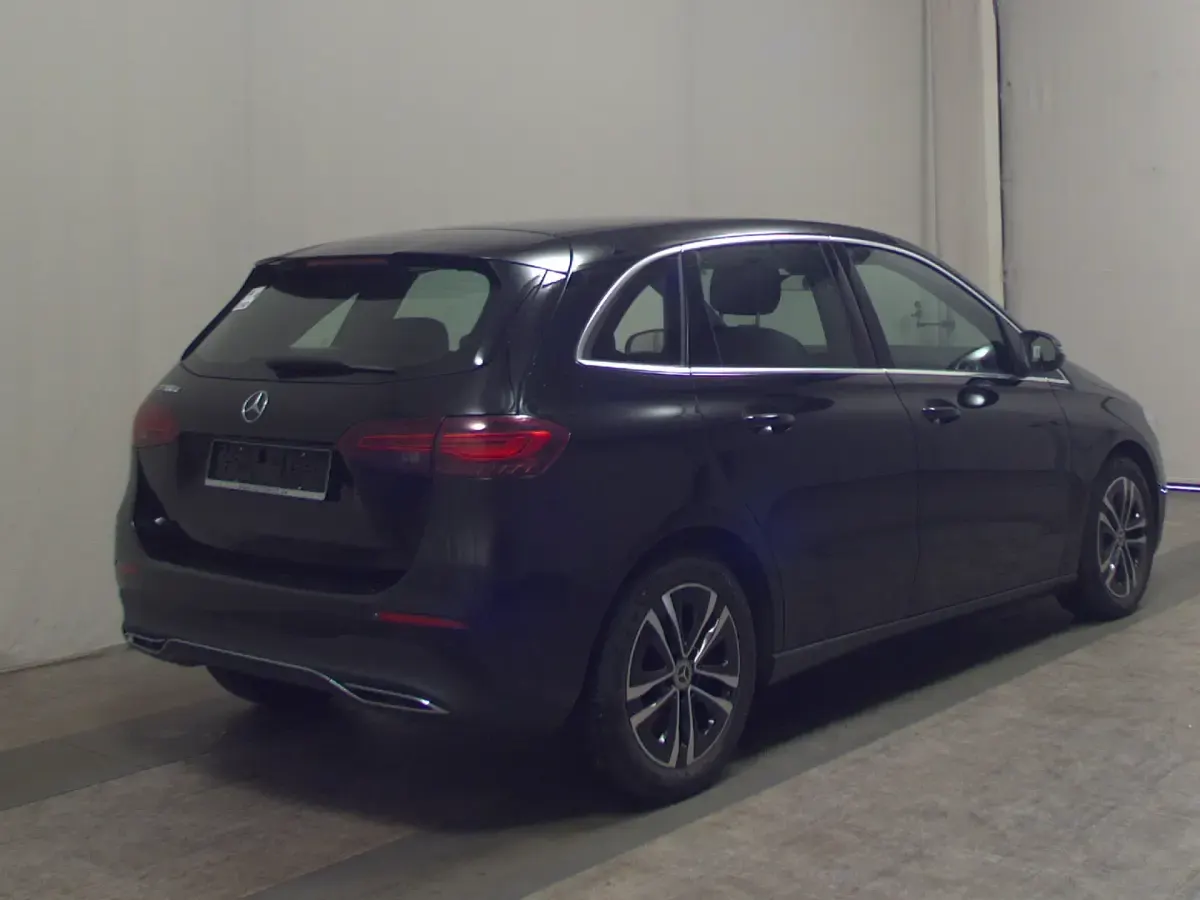 Gebraucht Mercedes B180 Progressive 116 PS (85 kW) 2023 Schwarz Kleinwagen