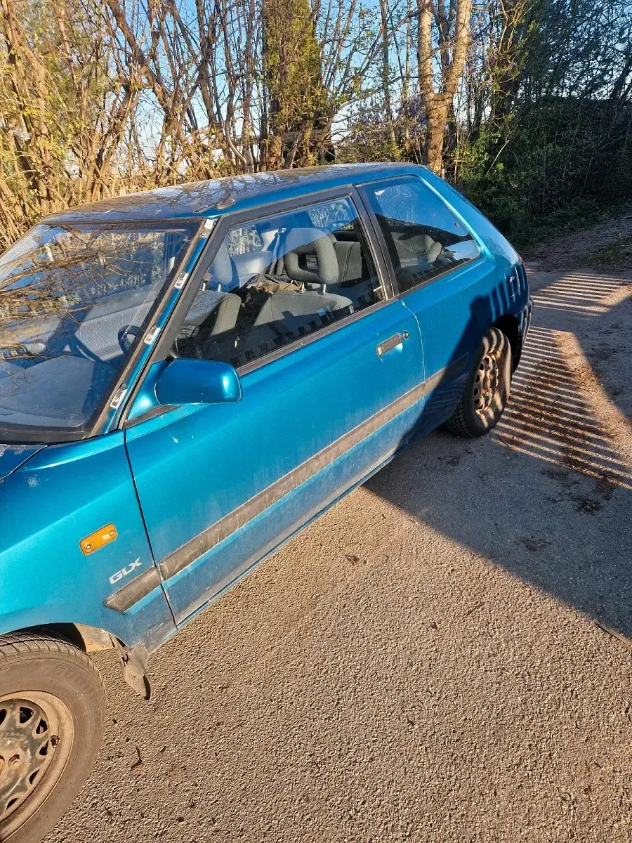 Second-hand Mazda 323 88 CP (64 kW) 1994 Albastru Hatchback