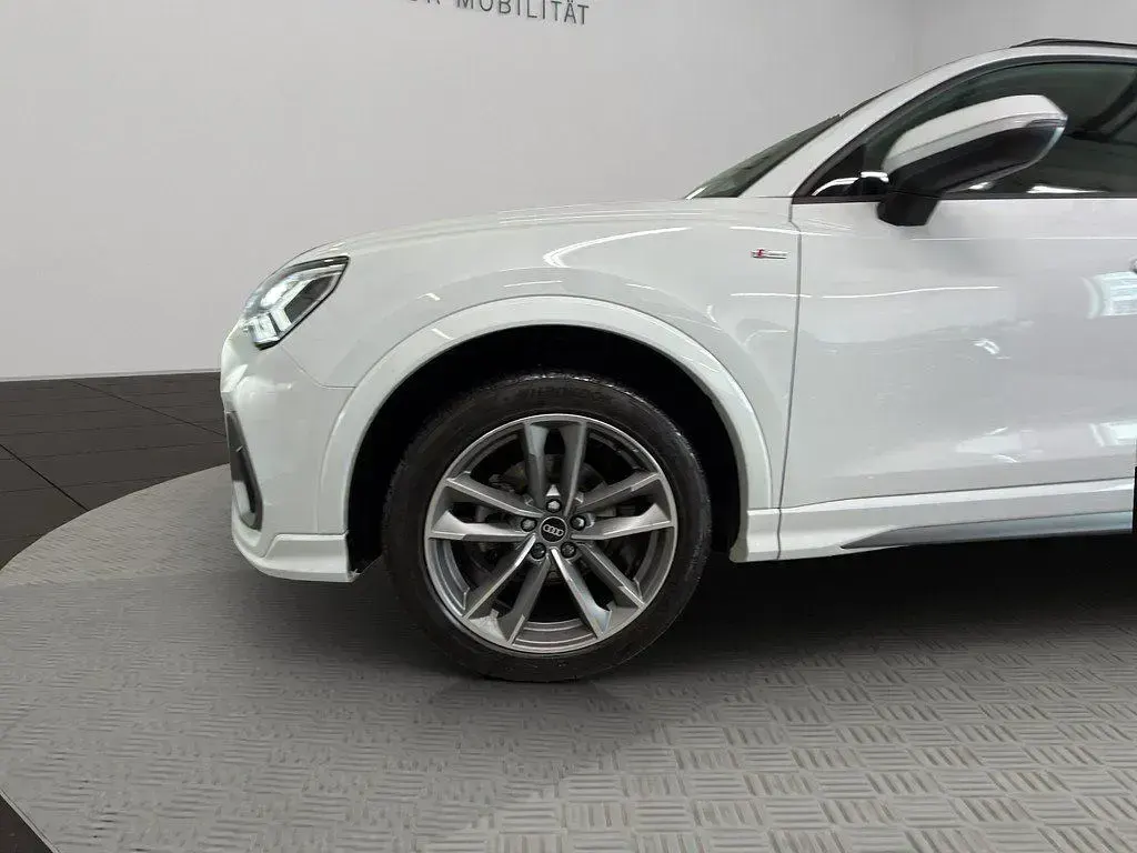 Gebraucht Audi Q3 S-Line 150 PS (110 kW) 2020 Gletscherweiß metallic SUV