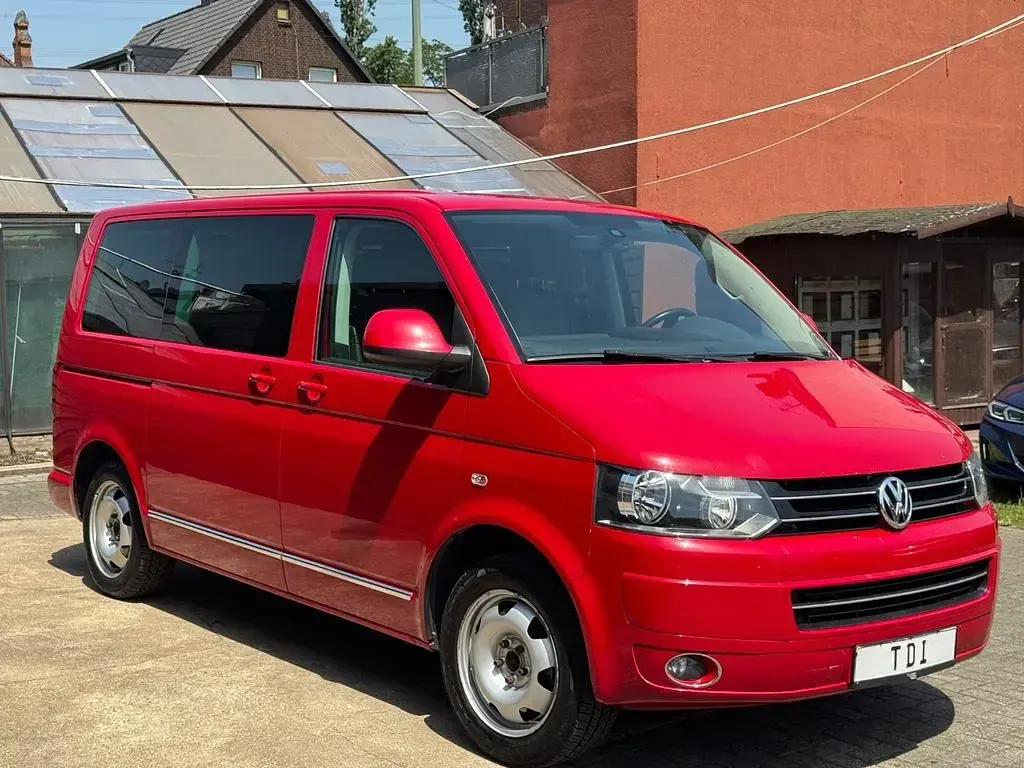 Gebraucht VW Multivan Highline 180 PS (132 kW) 2015 Rot Van / Kleinbus