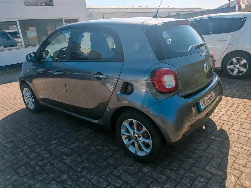 Gebraucht Smart ForFour Electric Drive Passion 60 kW (82 PS) 2018 Grau Kleinwagen