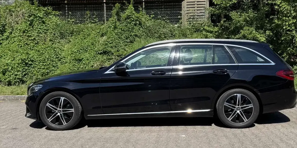 Gebraucht Mercedes C220 194 PS (142 kW) 2021 Schwarz Kombi