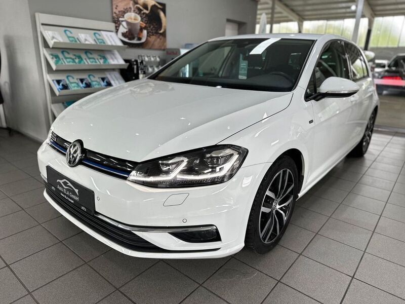 Weiß Gebraucht 2019 VW Golf VII Limousine | 17.490 € (Guter Preis) - Bild 1/4