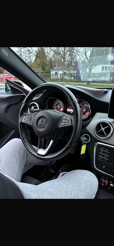 Gebraucht Mercedes CLA200 156 PS (114 kW) 2015 Schwarz Limousine