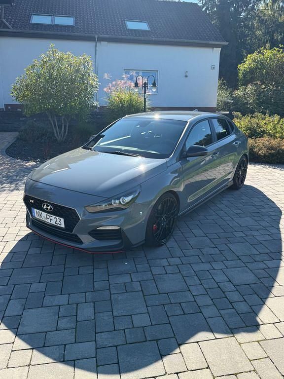 Grau Gebraucht 2020 Hyundai i30 N Performance Limousine | 24.300 € (Fairer Preis) - Bild 1/4