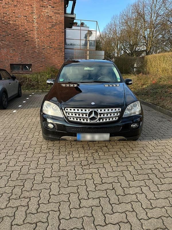 Gebraucht Mercedes ML320 224 PS (164 kW) 2006 Schwarz SUV