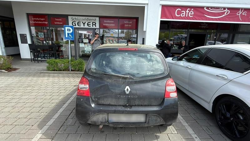 Second-hand Renault Twingo 76 CP (55 kW) 2007 Negru Hatchback