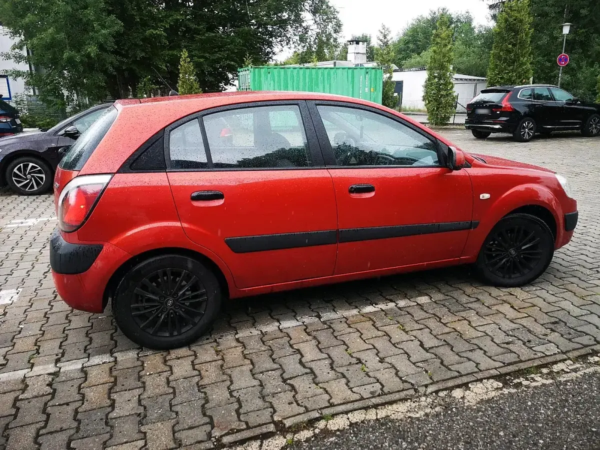Gebraucht Kia Rio 109 PS (80 kW) 2006 Rot Limousine