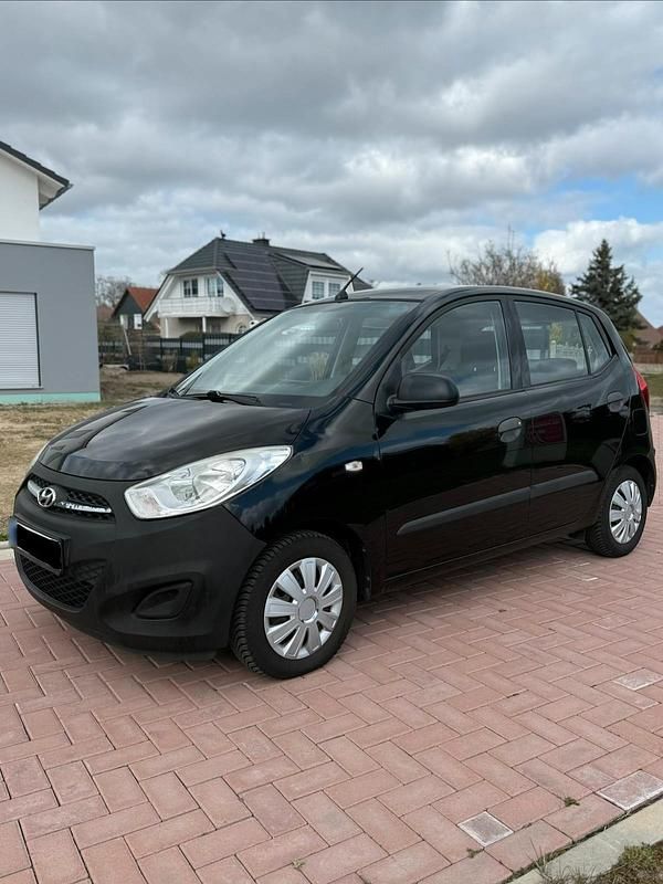 Gebraucht Hyundai i10 69 PS (50 kW) 2012 Schwarz Kleinwagen