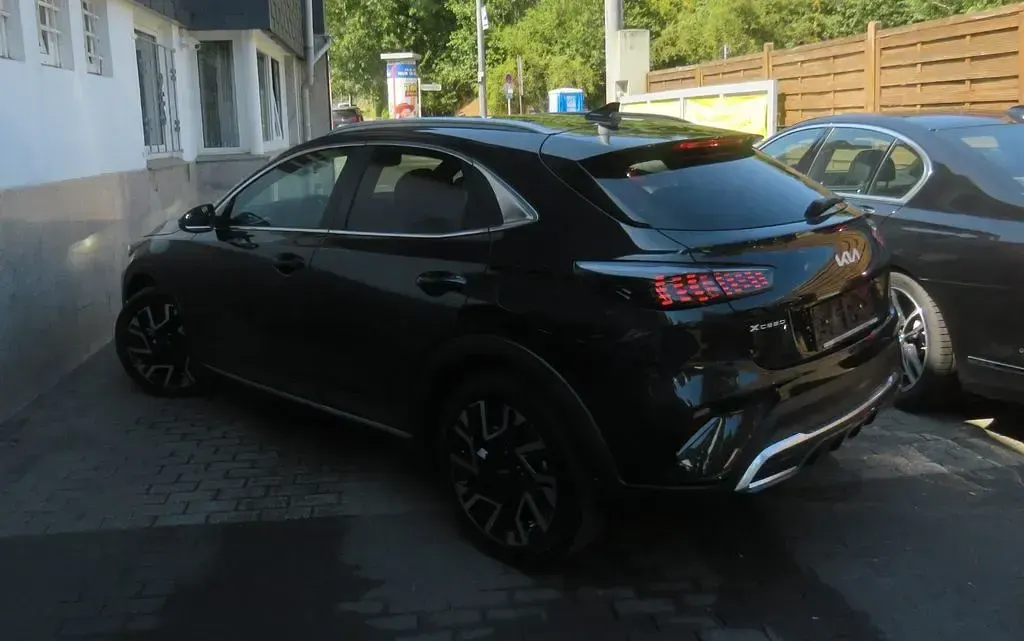 Neu Kia XCeed 179 PS (131 kW) 2026 Schwarz SUV