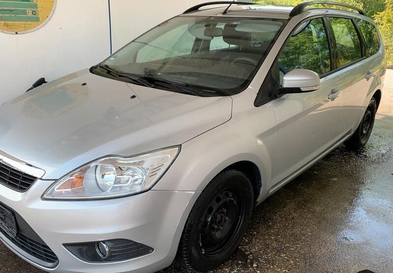 Silber Gebraucht 2010 Ford Focus Kombi | 1.350 € (Superpreis) - Bild 1/4