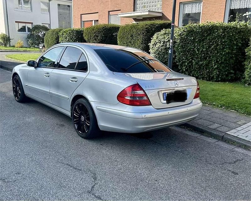 Gebraucht Mercedes E220 150 PS (110 kW) 2004 Grau Limousine