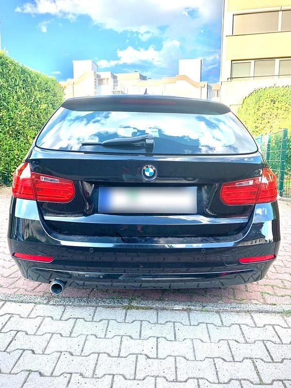 Gebraucht BMW 320 184 PS (135 kW) 2013 Schwarz Kombi