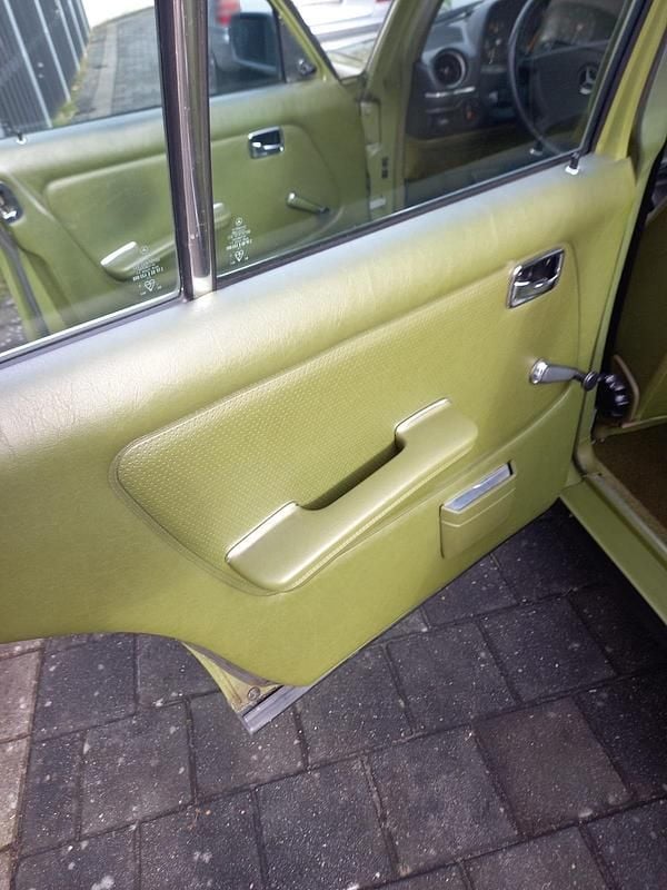 Gebraucht Mercedes 240 72 PS (52 kW) 1981 Grün Limousine