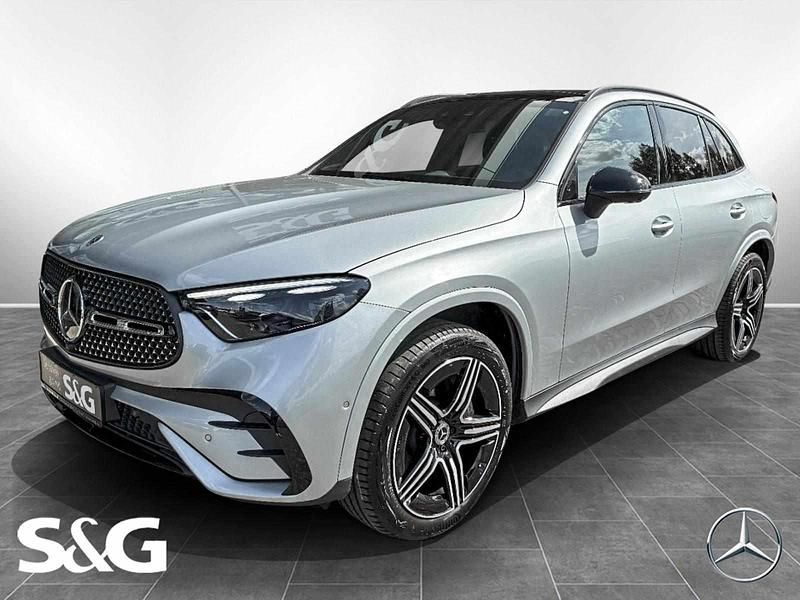 Metalliclack hightechsilber Gebraucht 2024 Mercedes GLC300e AMG SUV | 67.277 € (Teuer) - Bild 1/4