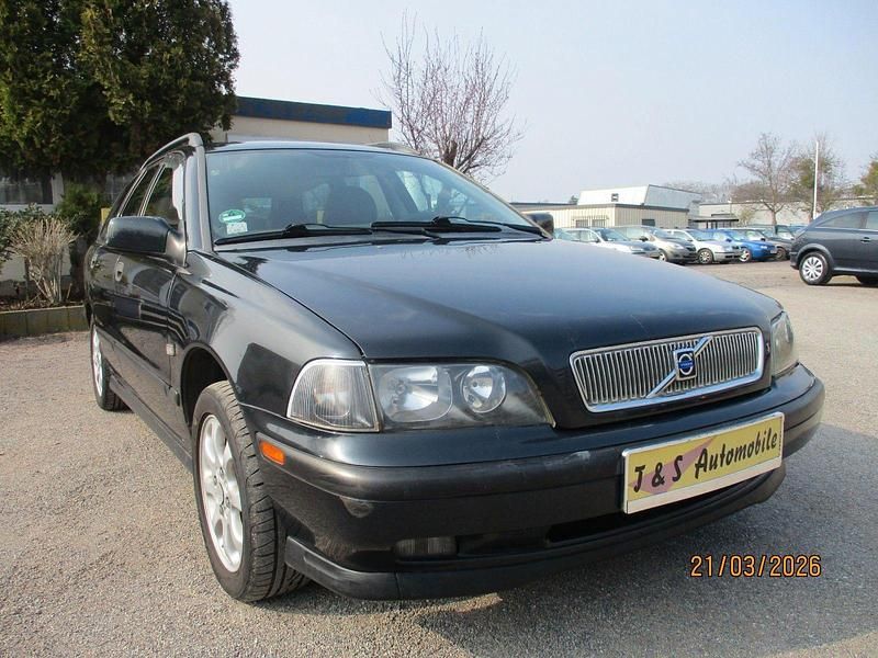 Gebraucht Volvo V40 122 PS (89 kW) 2000 Schwarz Kombi