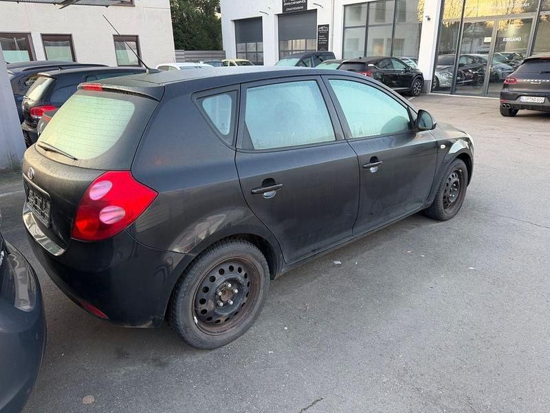 Gebraucht Kia Ceed 109 PS (80 kW) 2007 Schwarz Kleinwagen