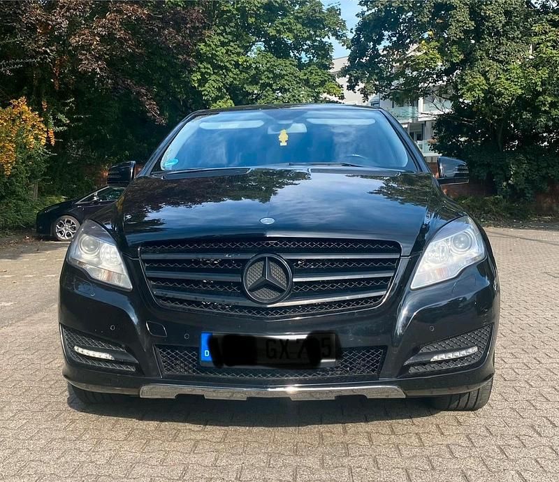 Schwarz Gebraucht 2013 Mercedes R350 AMG Van / Kleinbus | 13.900 € (Fairer Preis) - Bild 1/4