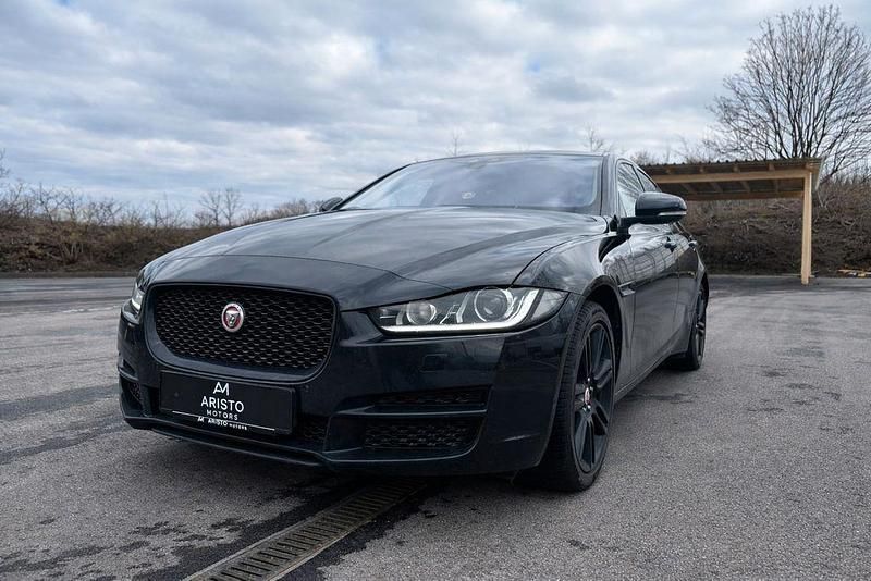 Gebraucht Jaguar XE Portfolio 179 PS (131 kW) 2017 Schwarz Limousine