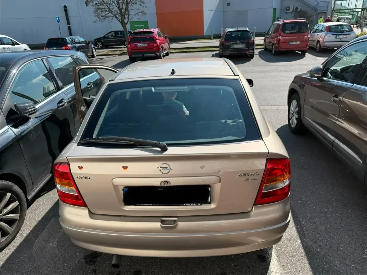 Usata Opel Astra 100 CV (73 kW) 2000 Berlina