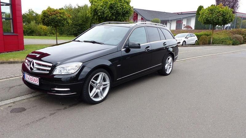 Schwarz Gebraucht 2010 Mercedes C250 Sport Edition Kombi | 14.900 € (Teuer) - Bild 1/4