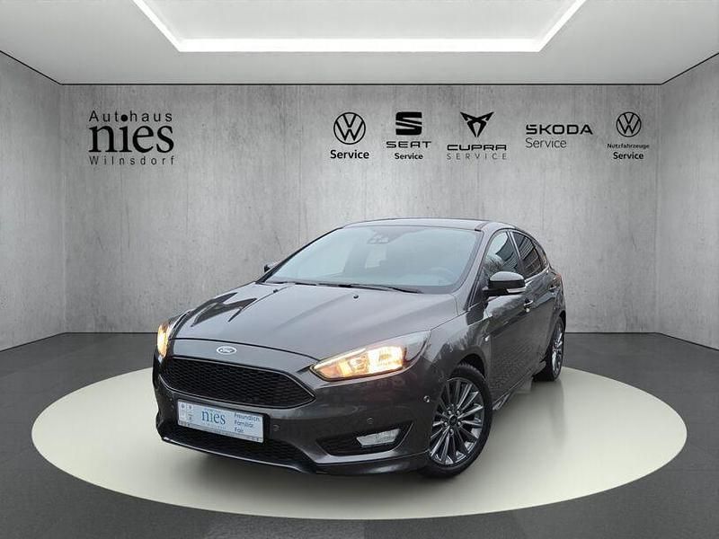 Magneticgrau (metallic) Gebraucht 2018 Ford Focus ST-Line Limousine | 11.490 € (Fairer Preis) - Bild 1/4