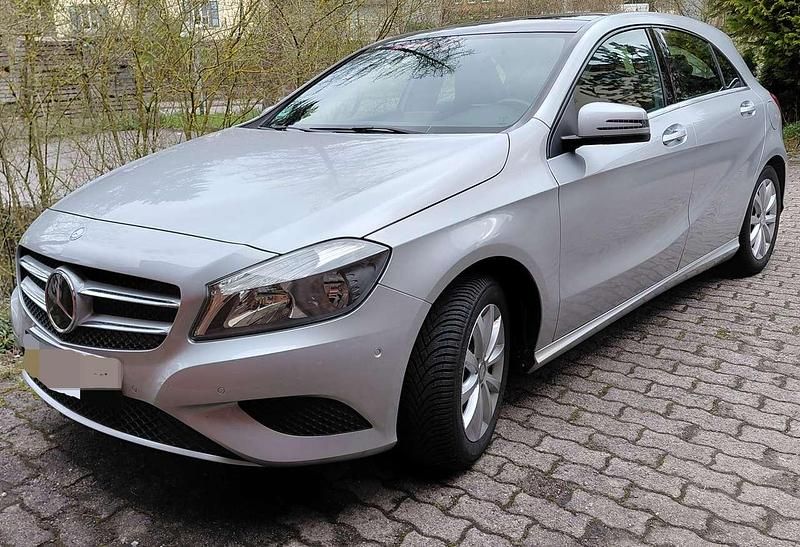 Gebraucht Mercedes 180 122 PS (89 kW) 2015 Silber Limousine