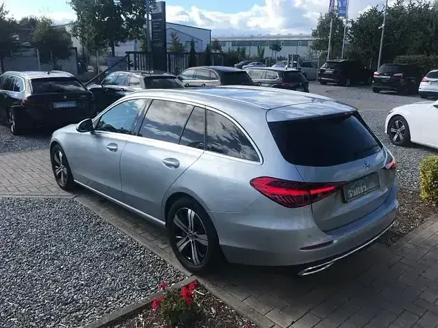 Gebraucht Mercedes C200 Avantgarde 184 PS (135 kW) 2022 Silber Limousine