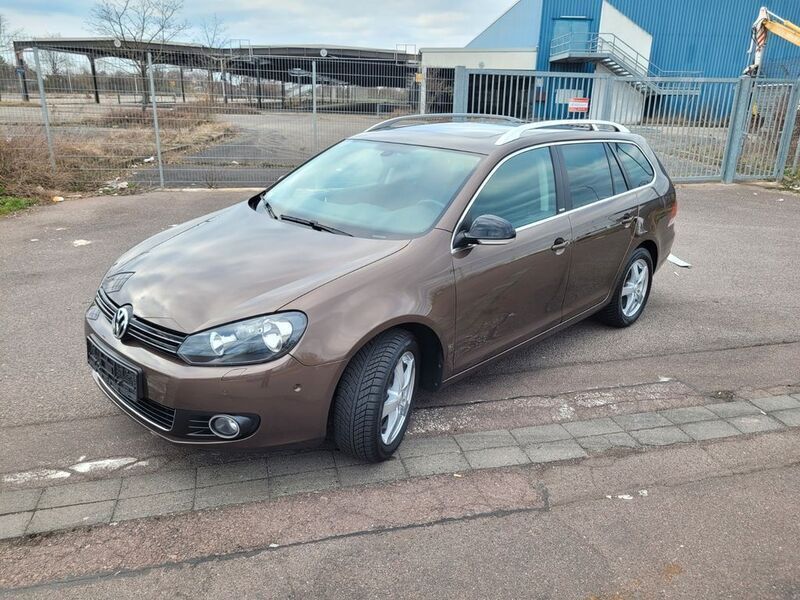 Braun Gebraucht 2012 VW Golf VII Trendline Kombi | 6.900 € - Bild 1/4