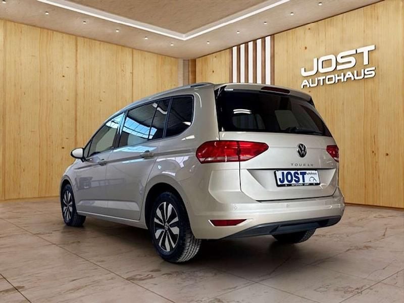 Gebraucht VW Touran Move 150 PS (110 kW) 2024 Silber Van / Kleinbus